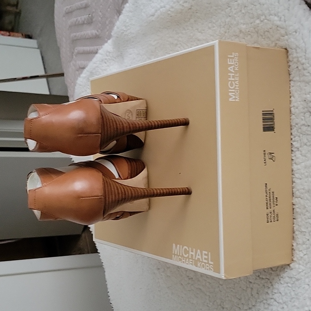 Shoes - Picture 4 of 4